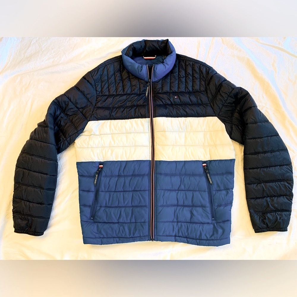 Tommy Hilfiger Men's Blue and White Puffer Jacket